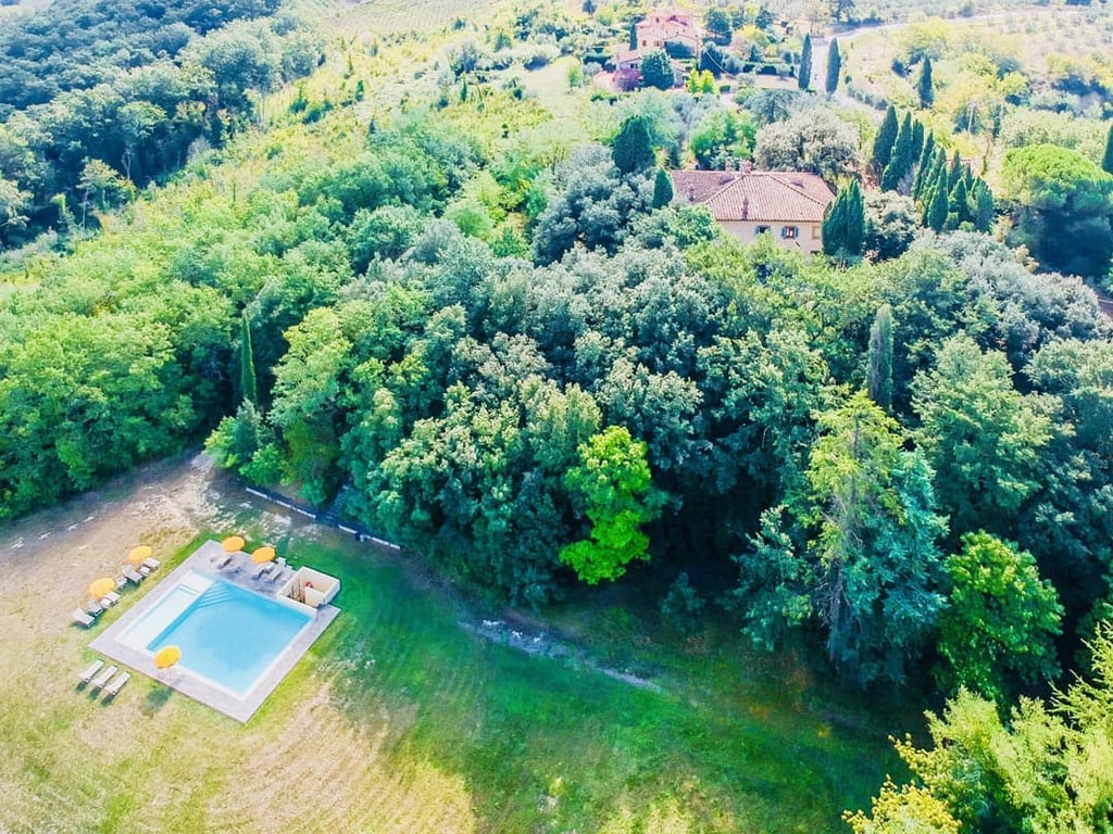 Verdino | Family apartment in a historic villa with shared pool