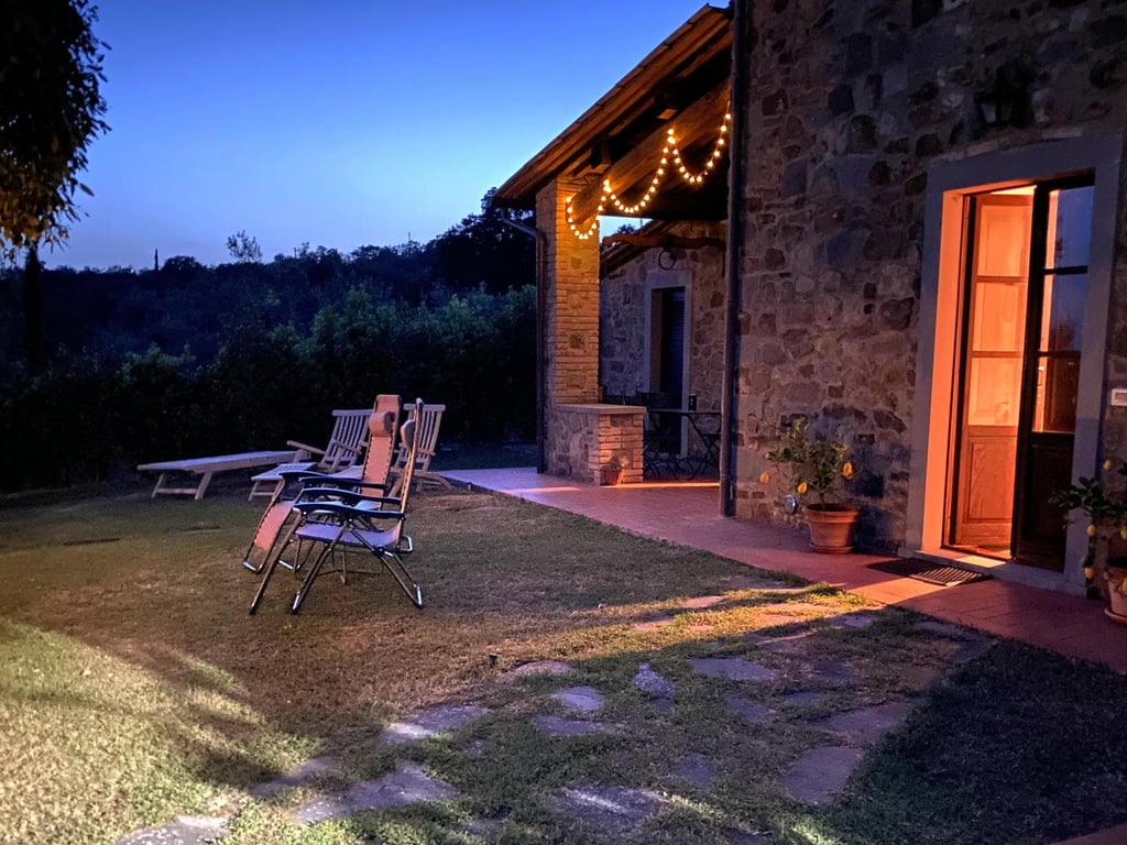 Castelonchio | Lakeside Villa for 6 with Pool by Tuoro sul Trasimeno