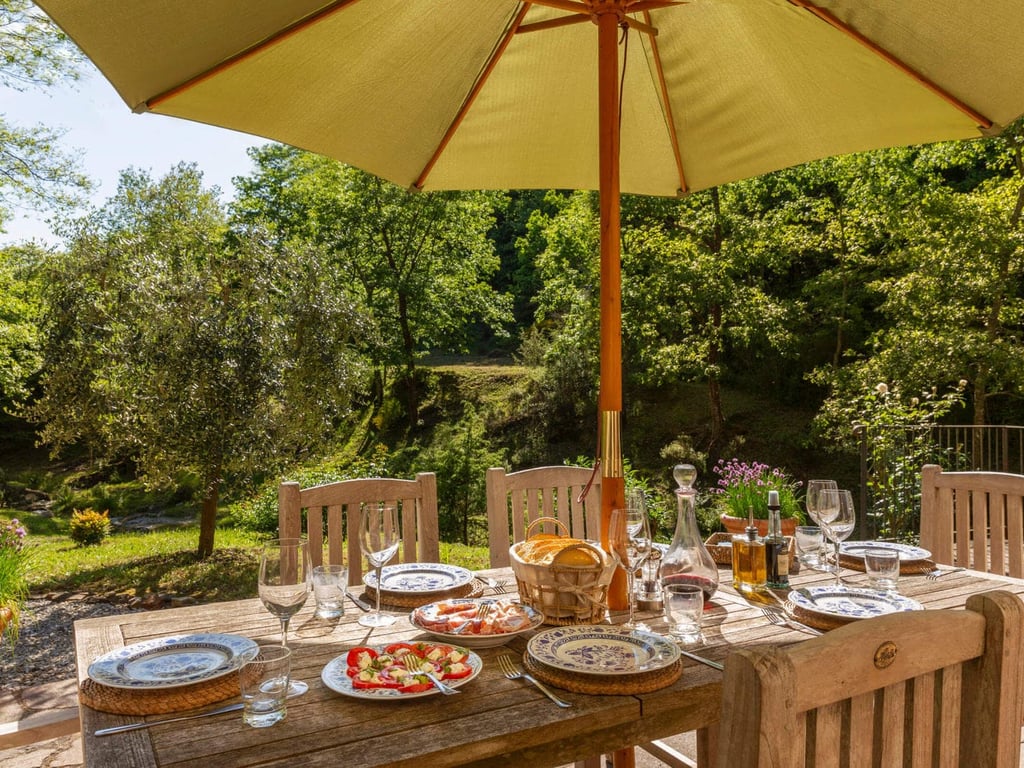 Il Mulino | Villa and Pool in Secluded Valley near Lake Trasimeno