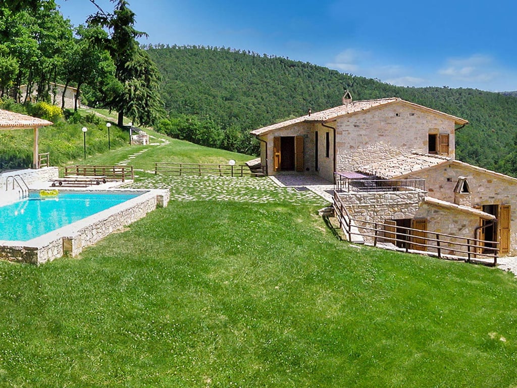 Casa Umbra | Private Valley Villa and Pool for 6 Near Todi