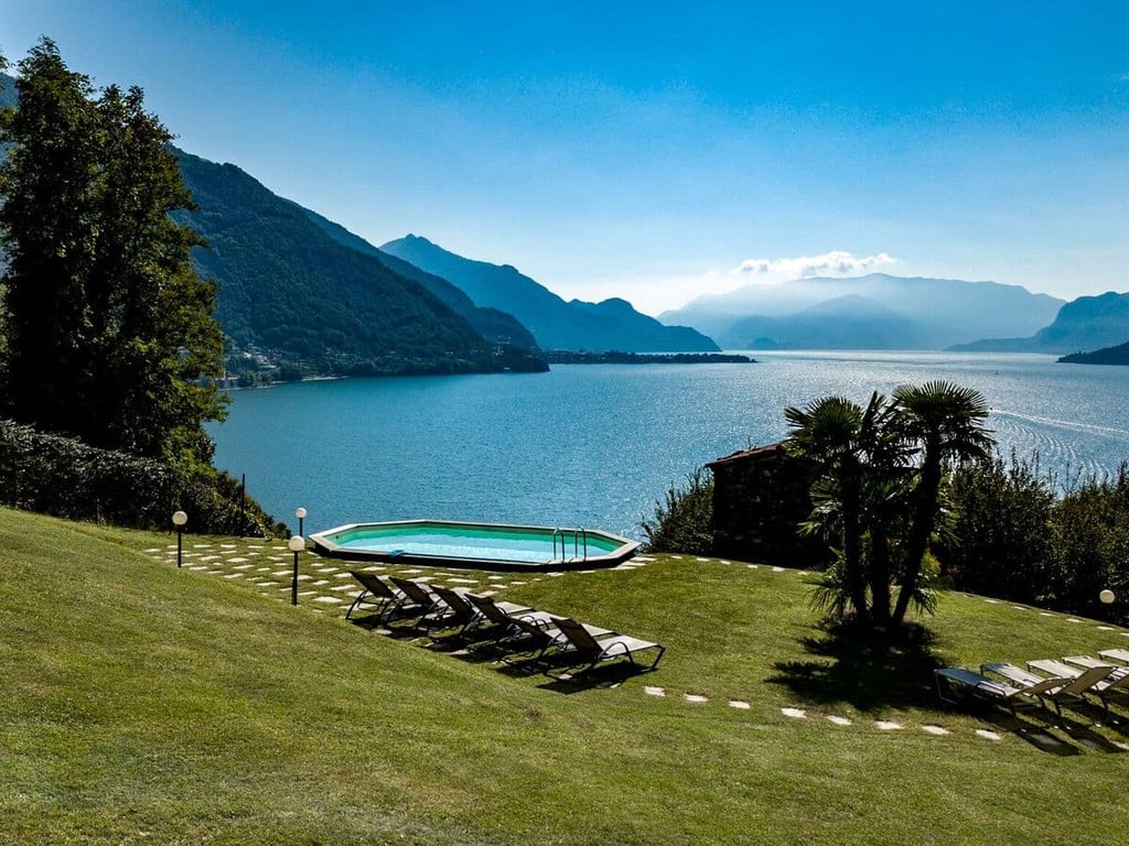 Archimede | Modernist villa with Pool and Jacuzzi on Lake Como