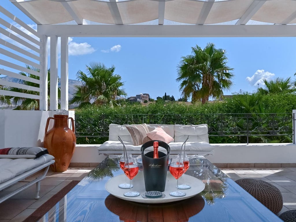 Tangi | Elegant Sicilian Villa and Pool