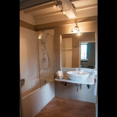 Aceronina, spacious villa for six with pool