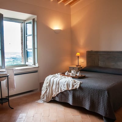 Aceronina, spacious villa for six with pool