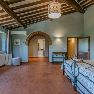 Casa Livio | Apartment and Hot-Tub with private garden in Chianti