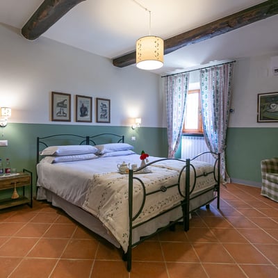 Casa Livio | Apartment and Hot-Tub with private garden in Chianti