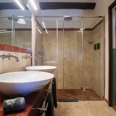Casa Livio | Apartment and Hot-Tub with private garden in Chianti