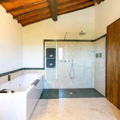 Casa Livio | Apartment and Hot-Tub with private garden in Chianti