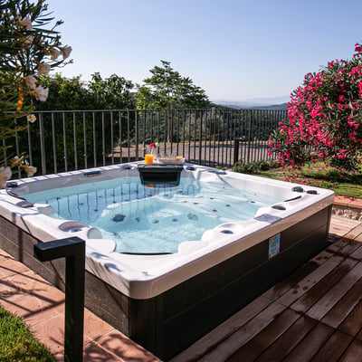 Casa Livio | Apartment and Hot-Tub with private garden in Chianti