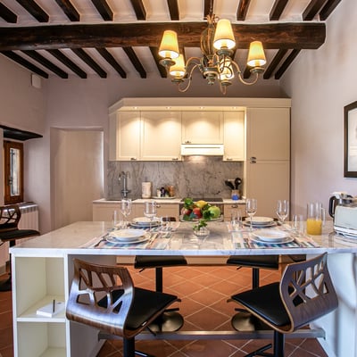 Casa Livio | Apartment and Hot-Tub with private garden in Chianti