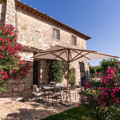 Casa Livio | Apartment and Hot-Tub with private garden in Chianti