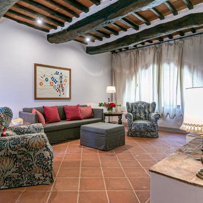 Casa Livio | Apartment and Hot-Tub with private garden in Chianti