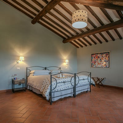 Casa Livio | Apartment and Hot-Tub with private garden in Chianti