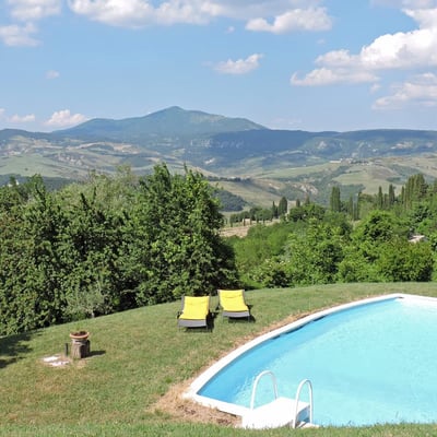 Cellevista: Villa and Pool next to Tuscan Village