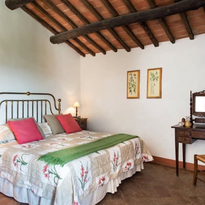 Damiano | Tuscan cottage with shaded patio and expansive views