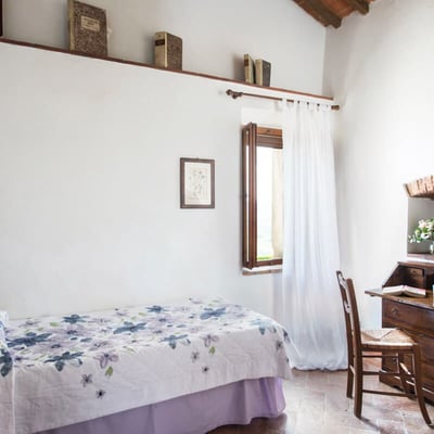 Damiano | Tuscan cottage with shaded patio and expansive views
