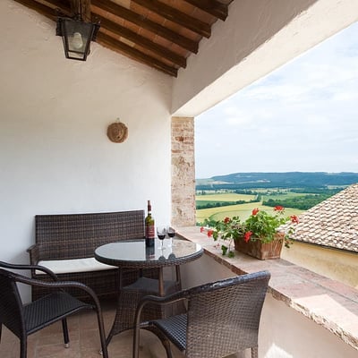 Ropoli Sopra | A Tuscan farmhouse with loggia close to Siena