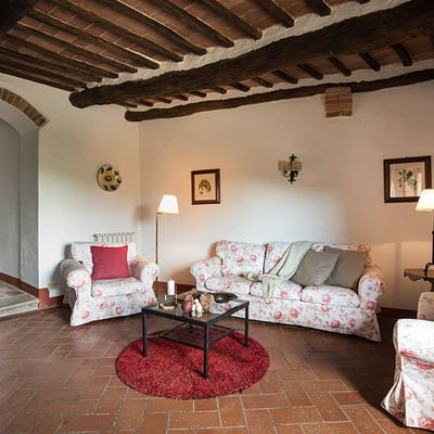 Ropoli Sotto | A Tuscan farmhouse set in an olive grove