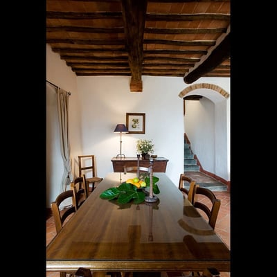 Ropoli Sotto | A Tuscan farmhouse set in an olive grove