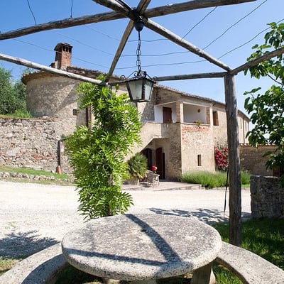 Ropoli Sotto | A Tuscan farmhouse set in an olive grove