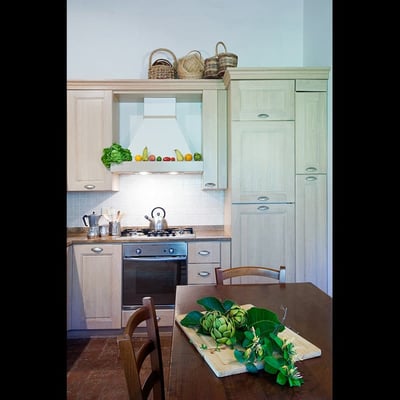 Ropoli Sotto | A Tuscan farmhouse set in an olive grove