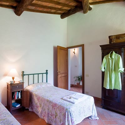 Ropoli Sotto | A Tuscan farmhouse set in an olive grove
