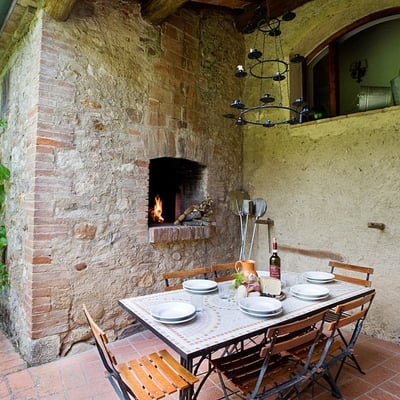 Ropoli Sotto | A Tuscan farmhouse set in an olive grove