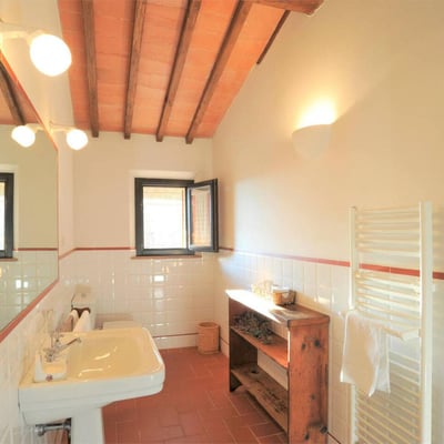 Trebbiano | Cottage for two with shared pool near Siena