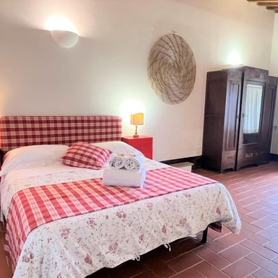Trebbiano | Cottage for two with shared pool near Siena