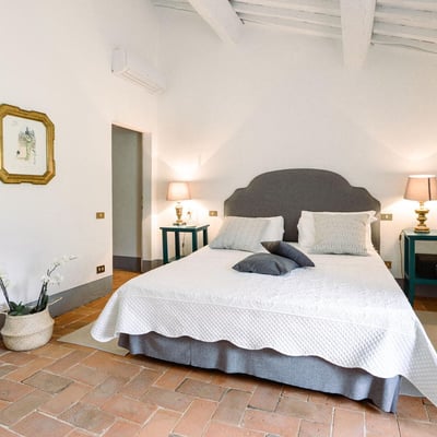 Orologio | Tuscan villa near Lucca and the Italian Riviera