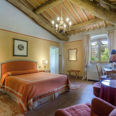 Salviati | A luxury villa with a private lake close to Lucca