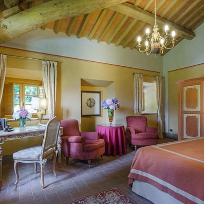 Salviati | A luxury villa with a private lake close to Lucca