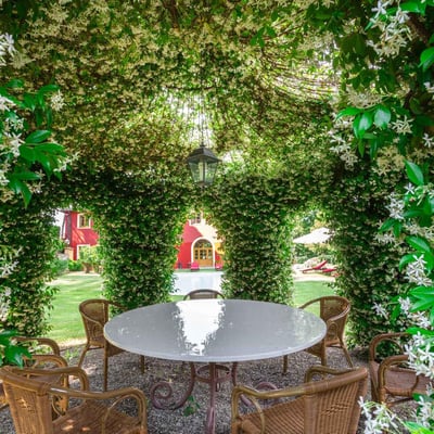 Salviati | A luxury villa with a private lake close to Lucca