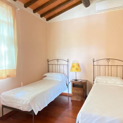 Twin bedroom - air-conditioned