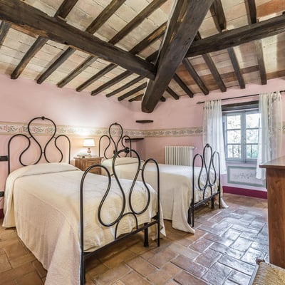 Francesca | Luxury Tuscan villa with pool & hot-tub