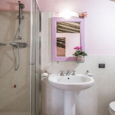 Francesca | Luxury Tuscan villa with pool & hot-tub
