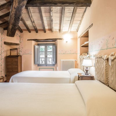 Francesca | Luxury Tuscan villa with pool & hot-tub