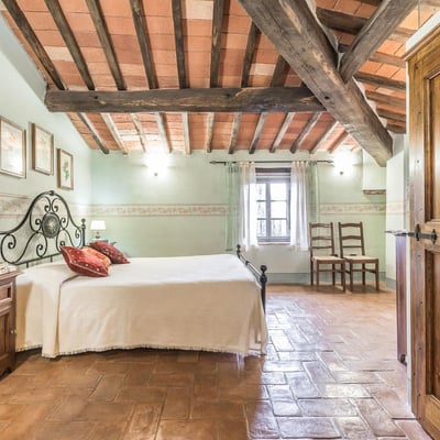 Francesca | Luxury Tuscan villa with pool & hot-tub