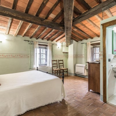 Francesca | Luxury Tuscan villa with pool & hot-tub