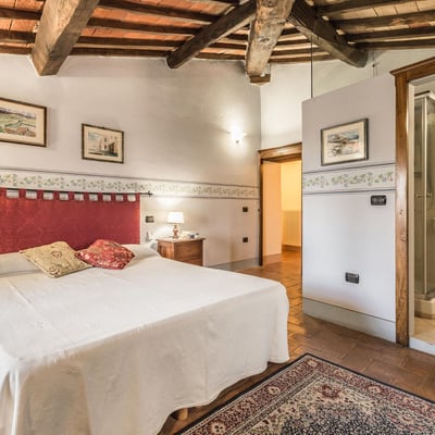 Francesca | Luxury Tuscan villa with pool & hot-tub