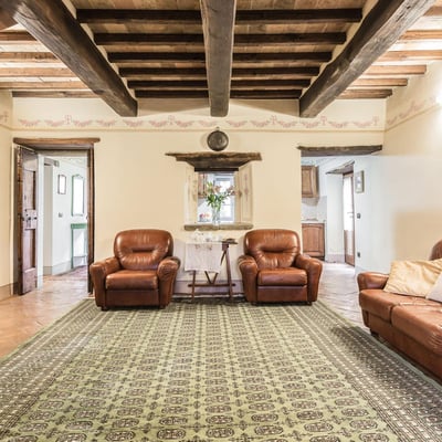 Francesca | Luxury Tuscan villa with pool & hot-tub