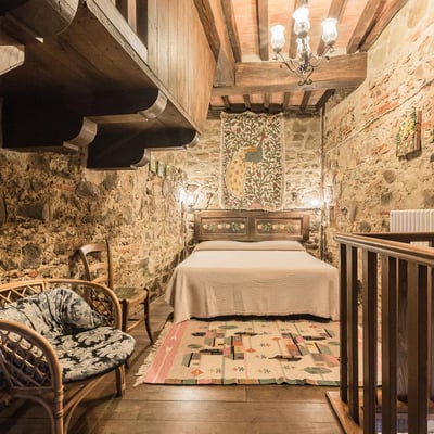 Francesca | Luxury Tuscan villa with pool & hot-tub
