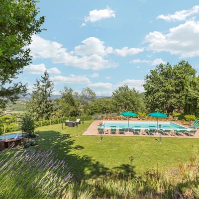 Francesca | Luxury Tuscan villa with pool & hot-tub