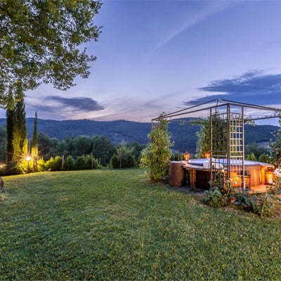 Francesca | Luxury Tuscan villa with pool & hot-tub