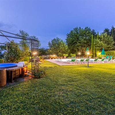Francesca | Luxury Tuscan villa with pool & hot-tub