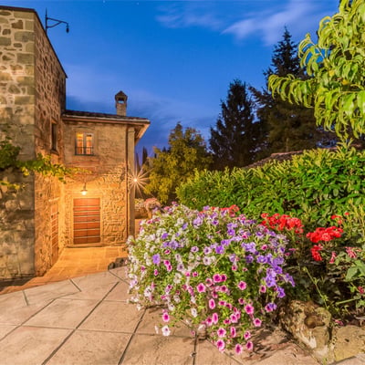 Francesca | Luxury Tuscan villa with pool & hot-tub