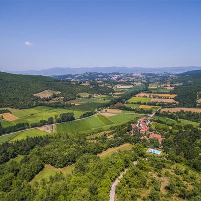 Francesca | Luxury Tuscan villa with pool & hot-tub