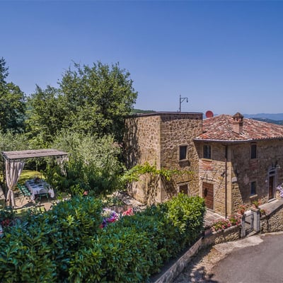 Francesca | Luxury Tuscan villa with pool & hot-tub