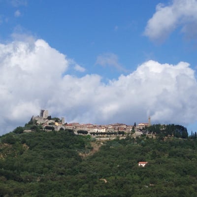 Guardiano: Historic Val di Chiana villa for 5 with pool