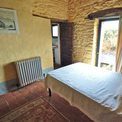 Guardiano: Historic Val di Chiana villa for 5 with pool
